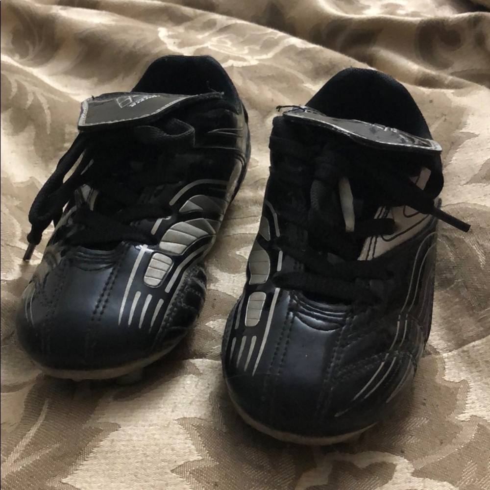 Cleats size 8C